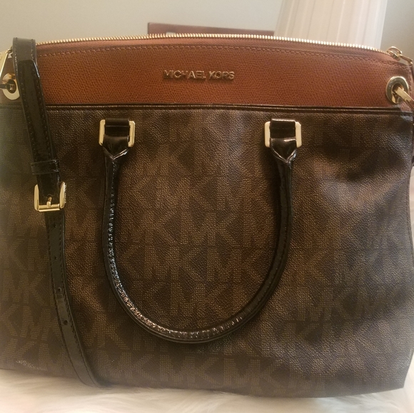 Purse - Picture 1 of 3